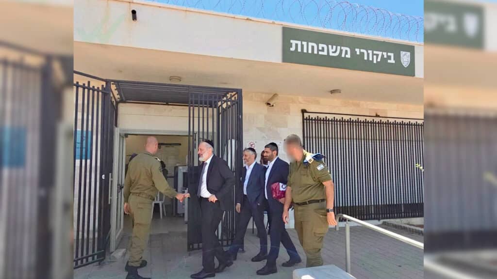 איצקוביץ': הטיסה שבוטלה, אורח בשיעור התניא וחתונות השנה