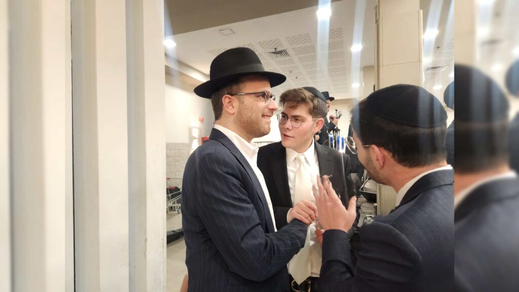 איצקוביץ': הטיסה שבוטלה, אורח בשיעור התניא וחתונות השנה