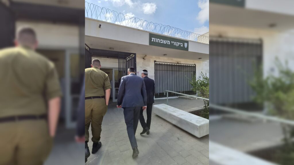 איצקוביץ': הטיסה שבוטלה, אורח בשיעור התניא וחתונות השנה