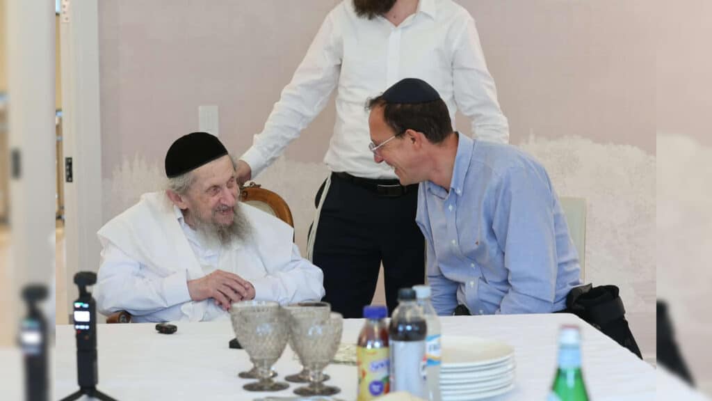 איצקוביץ': הדרמה בבית שמש, התוכי של ראש העיר ואורח בלשכה