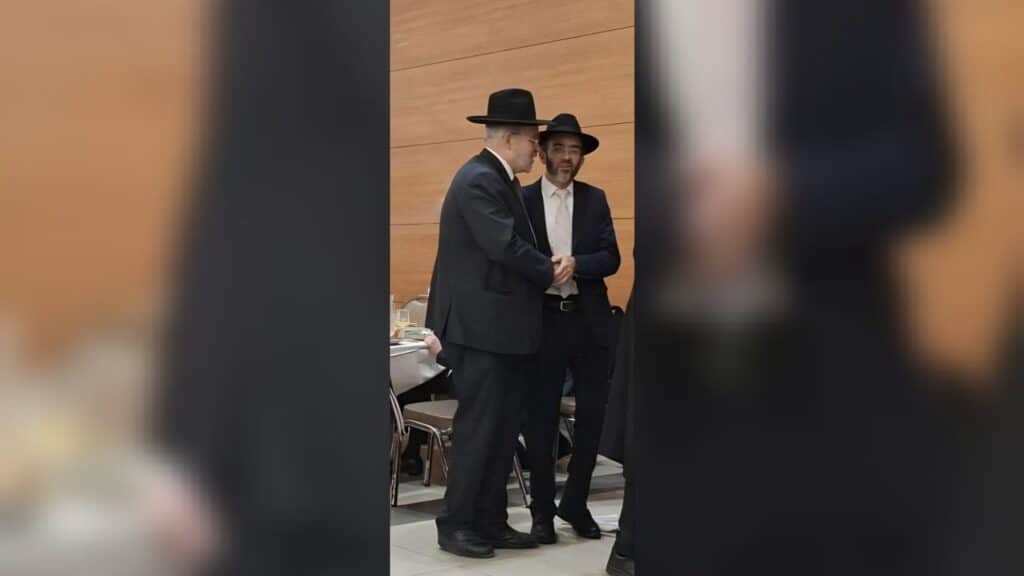 איצקוביץ': הדרמה בבית שמש, התוכי של ראש העיר ואורח בלשכה
