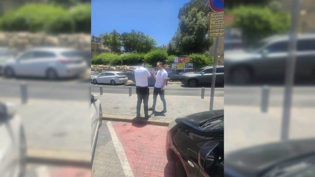 איצקוביץ': הדרמה בבית שמש, התוכי של ראש העיר ואורח בלשכה