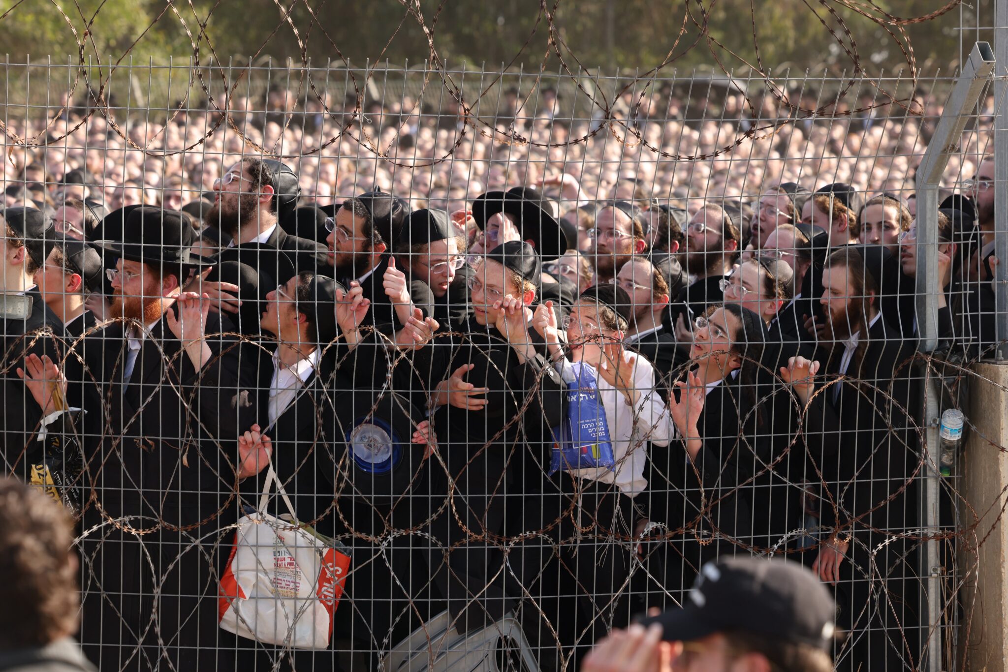 מסך עשן: הדילים האמיתיים מאחורי כותרות הפייק של השבוע