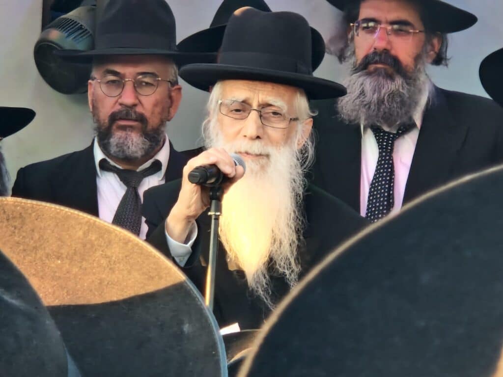 דרמה מחוץ לכלא: עצרת הזעקה נהפכה לריקודים של שמחה