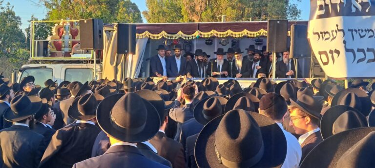דרמה מחוץ לכלא: עצרת הזעקה נהפכה לריקודים של שמחה