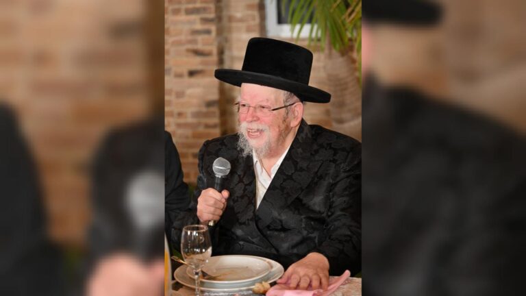 שנה להסתלקותו: איש התקשורת עדיין מתקשה להיפרד מסבו