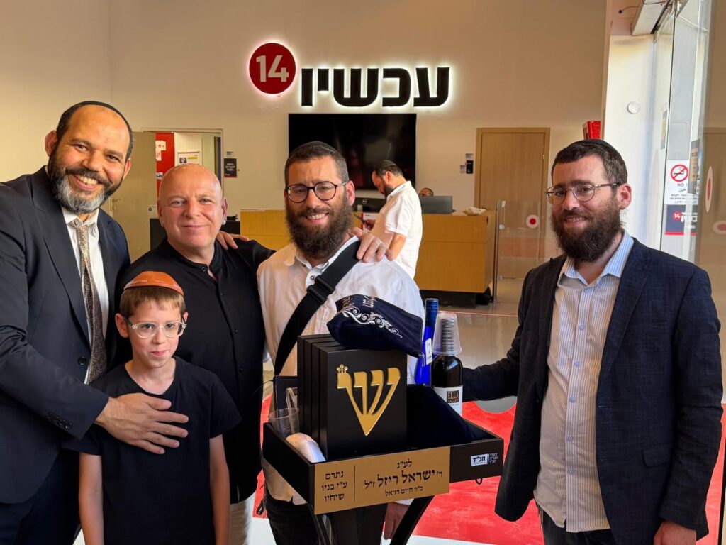 עם המנכ"ל והמגישים הבכירים: היוזמה בלובי של ערוץ 14