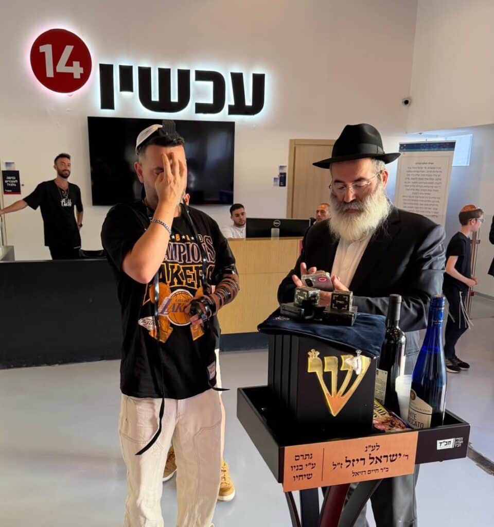 עם המנכ"ל והמגישים הבכירים: היוזמה בלובי של ערוץ 14