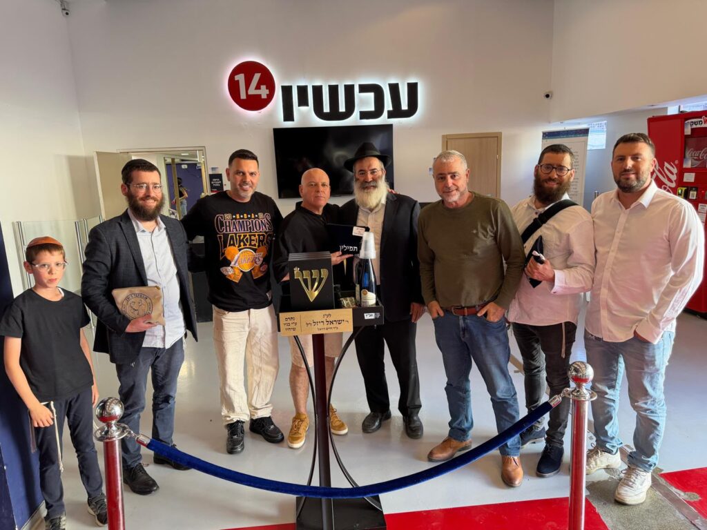 עם המנכ"ל והמגישים הבכירים: היוזמה בלובי של ערוץ 14
