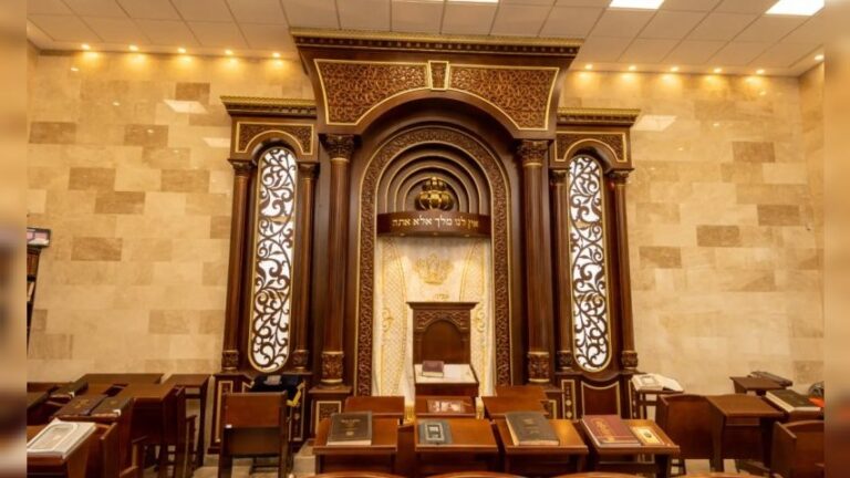 אימפריית הריהוט של רהיטי לביא כובשת את בתי הכנסת בארץ ובעולם