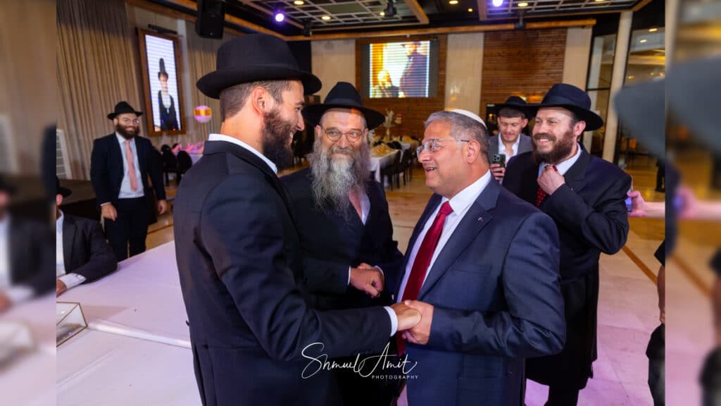 העיתונאי החב"די השיא את בתו: צמרת המדינה עלתה לאחל מזל"ט