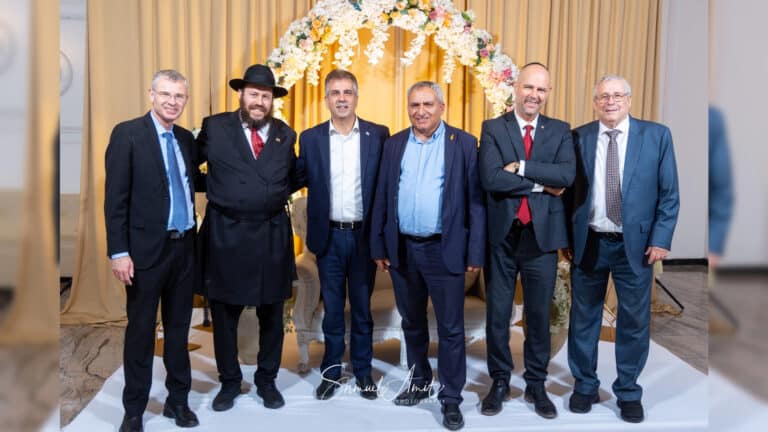 העיתונאי החב"די השיא את בתו: צמרת המדינה עלתה לאחל מזל"ט