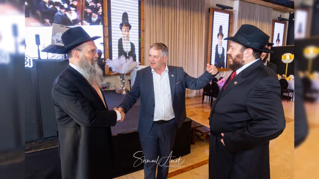 העיתונאי החב"די השיא את בתו: צמרת המדינה עלתה לאחל מזל"ט