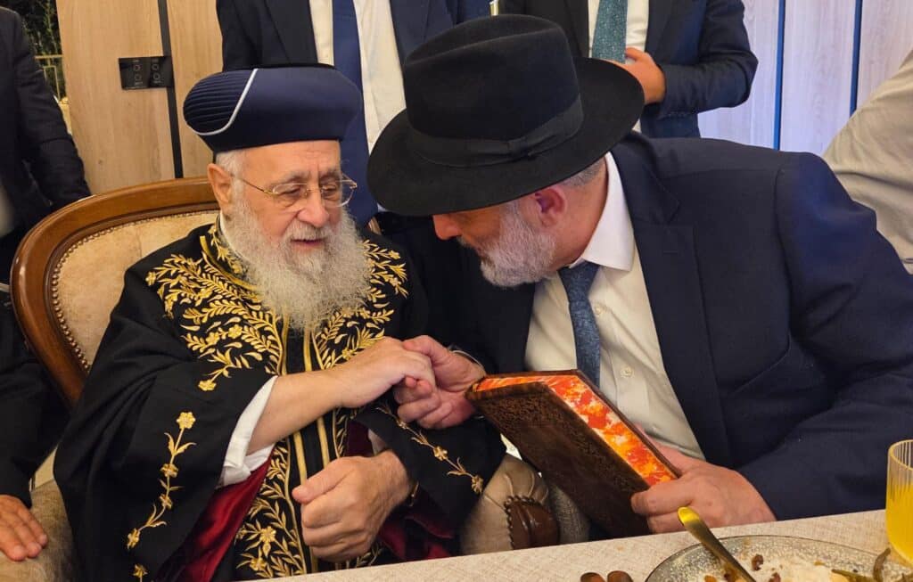 ברקע הדיווחים על מתיחות: ההקדשה של הראשון לציון לדרעי