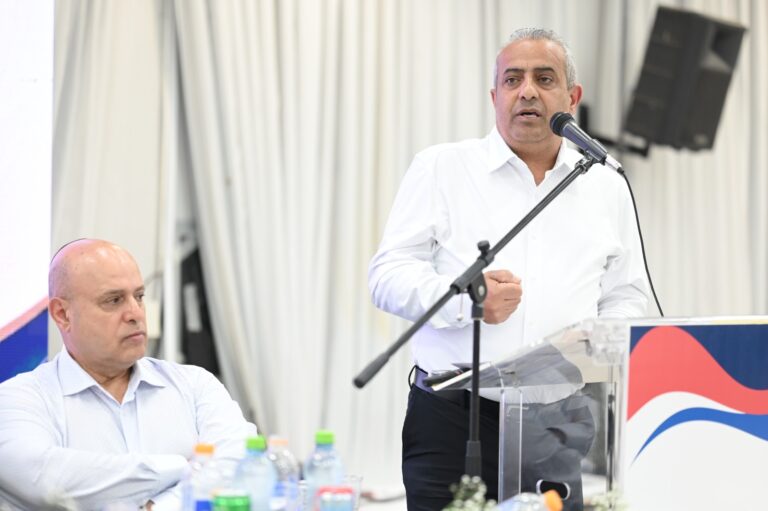 יו"ר ההסתדרות הלאומית הציג את המתווה לייצוב ענף המטפלות ואופק תעסוקתי. 