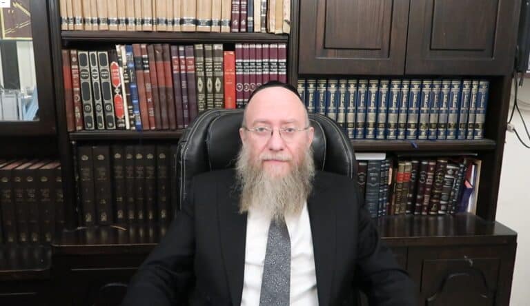 עשור של התמודדות שקטה נחשף: הרב יעקב שיש עם המקרה המטלטל
