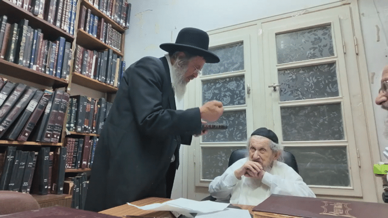 מה קרה בחדר הסגור רגע לפני הטיסה של מנהיג הדור?