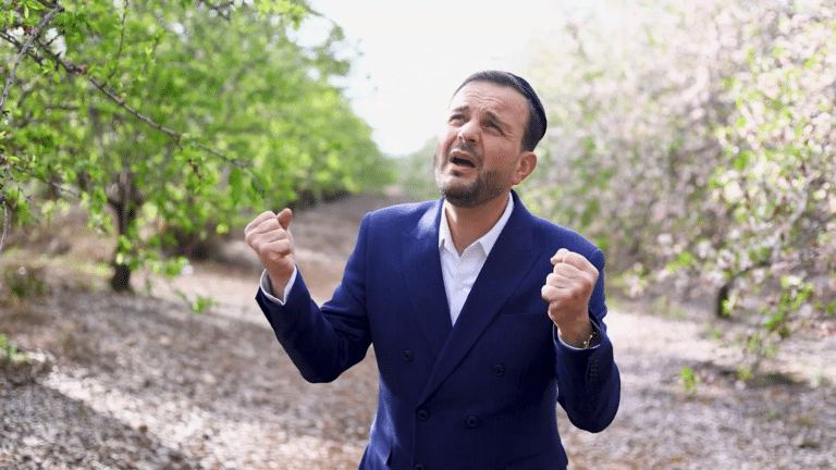 יחיאל ליכטיגר בסינגל קליפ מרגש ונוגע: "חוזרים לאבא"