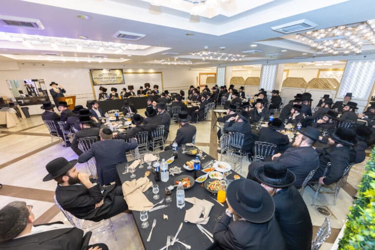 גלריה: בכירי העירייה בשבע ברכות של שלומי אמונים