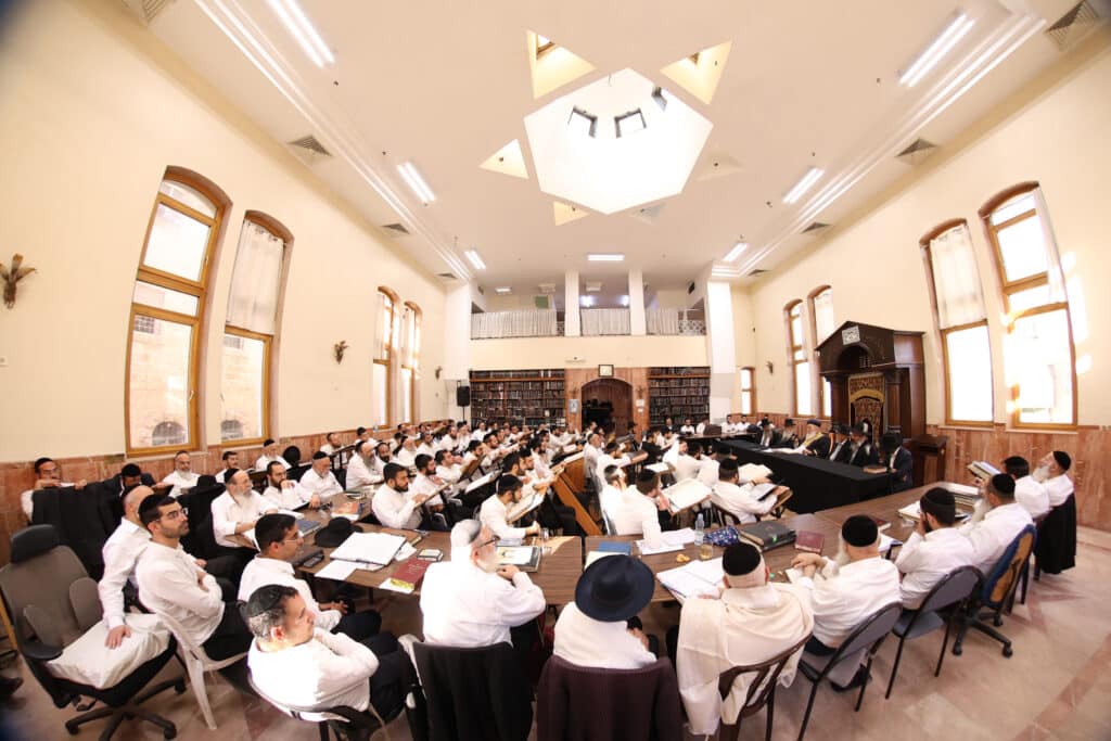 הראשון לציון מסר שיעור בהלכות קרבנות והר הבית הראשון לציון מסר שיעור בהלכות קרבנות והר הבית