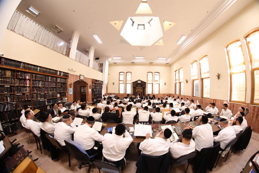 הראשון לציון מסר שיעור בהלכות קרבנות והר הבית הראשון לציון מסר שיעור בהלכות קרבנות והר הבית