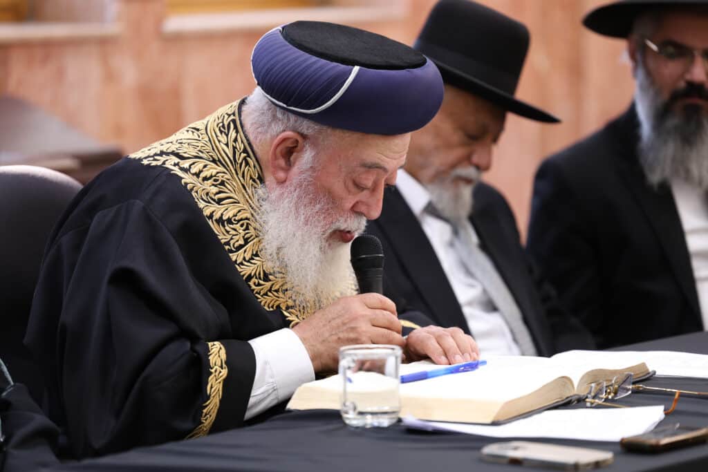 הראשון לציון מסר שיעור בהלכות קרבנות והר הבית הראשון לציון מסר שיעור בהלכות קרבנות והר הבית