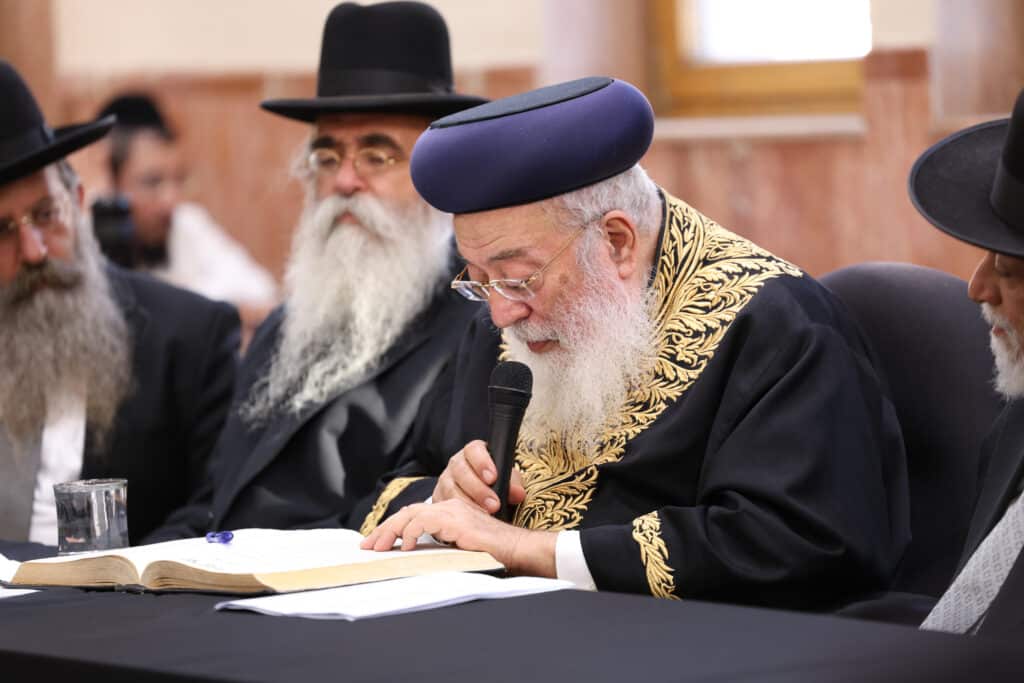 הראשון לציון מסר שיעור בהלכות קרבנות והר הבית הראשון לציון מסר שיעור בהלכות קרבנות והר הבית