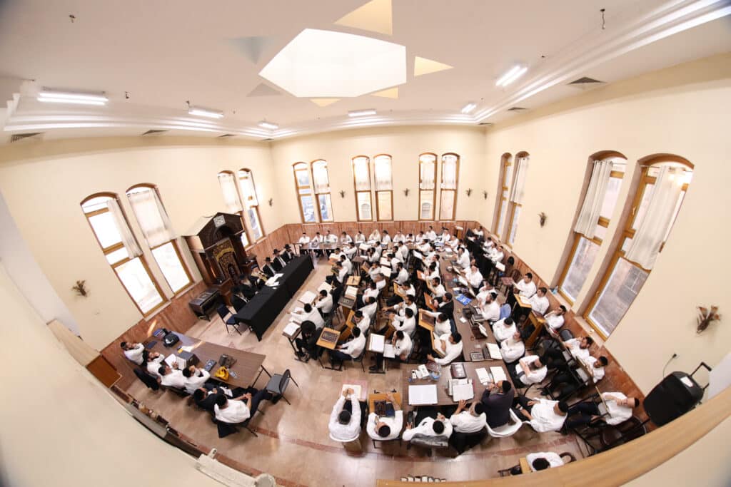 הראשון לציון מסר שיעור בהלכות קרבנות והר הבית הראשון לציון מסר שיעור בהלכות קרבנות והר הבית