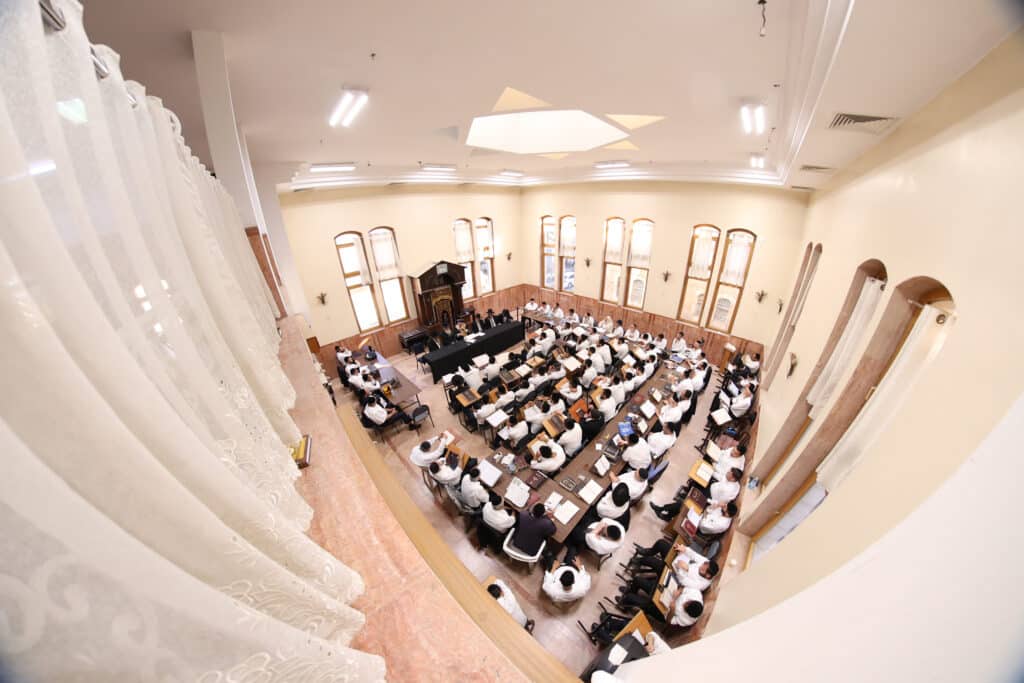 הראשון לציון מסר שיעור בהלכות קרבנות והר הבית הראשון לציון מסר שיעור בהלכות קרבנות והר הבית