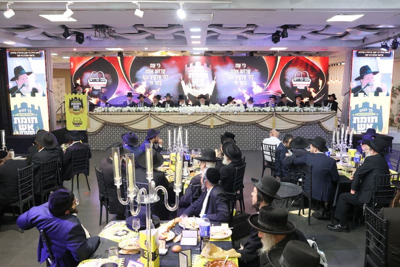 ההמונים רקדו לכבוד אסיר עולם התורה ששב מהכלא ההמונים רקדו לכבוד אסיר עולם התורה ששב מהכלא