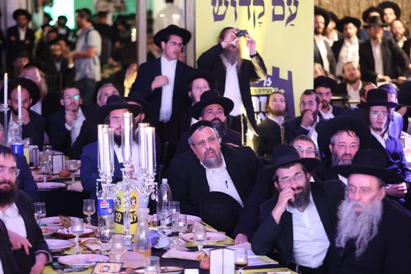 ההמונים רקדו לכבוד אסיר עולם התורה ששב מהכלא ההמונים רקדו לכבוד אסיר עולם התורה ששב מהכלא