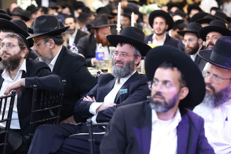 ההמונים רקדו לכבוד אסיר עולם התורה ששב מהכלא ההמונים רקדו לכבוד אסיר עולם התורה ששב מהכלא