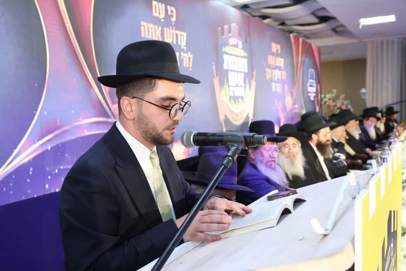 ההמונים רקדו לכבוד אסיר עולם התורה ששב מהכלא ההמונים רקדו לכבוד אסיר עולם התורה ששב מהכלא
