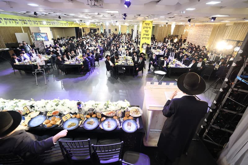 ההמונים רקדו לכבוד אסיר עולם התורה ששב מהכלא ההמונים רקדו לכבוד אסיר עולם התורה ששב מהכלא