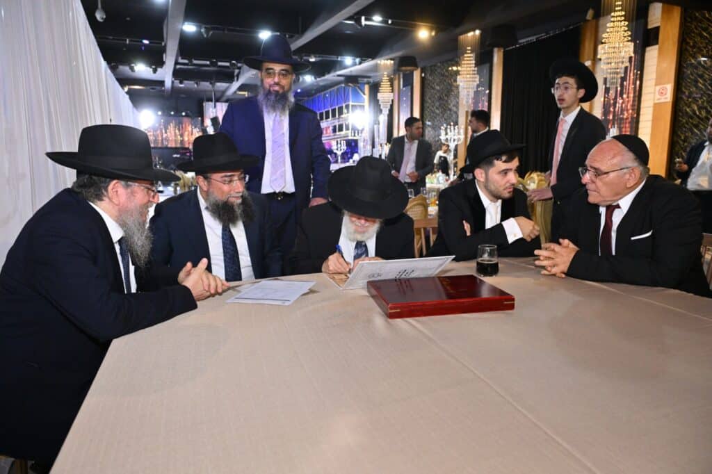 ראש הישיבה הגיע מנתב"ג לחופת נכדתו עם החתן מג'רבא