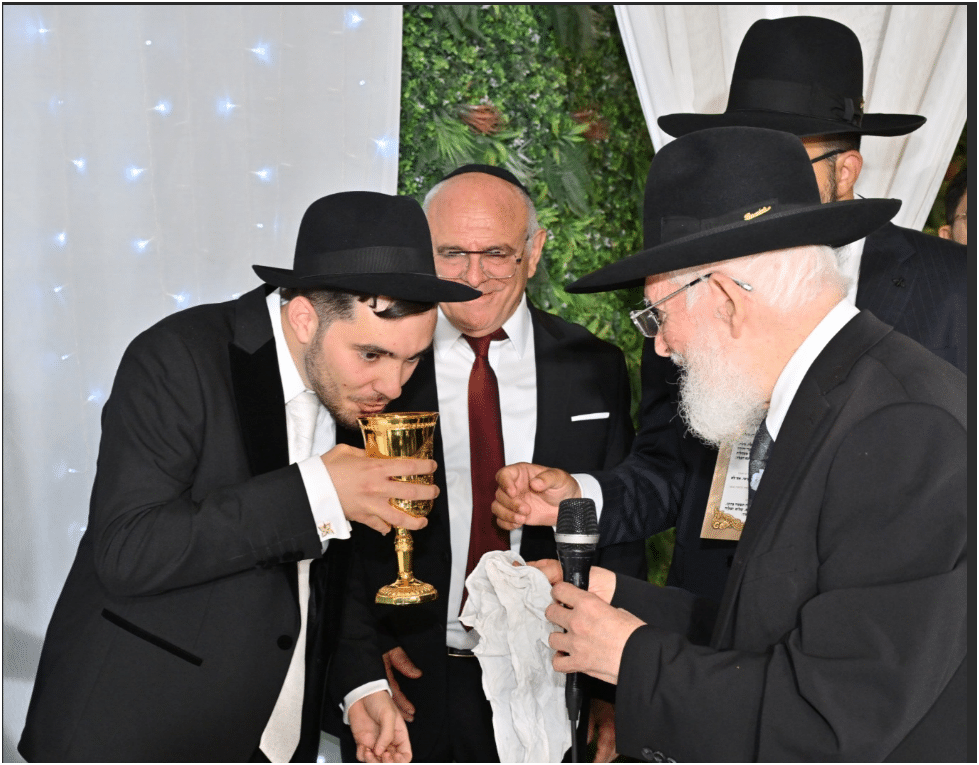 ראש הישיבה הגיע מנתב"ג לחופת נכדתו עם החתן מג'רבא