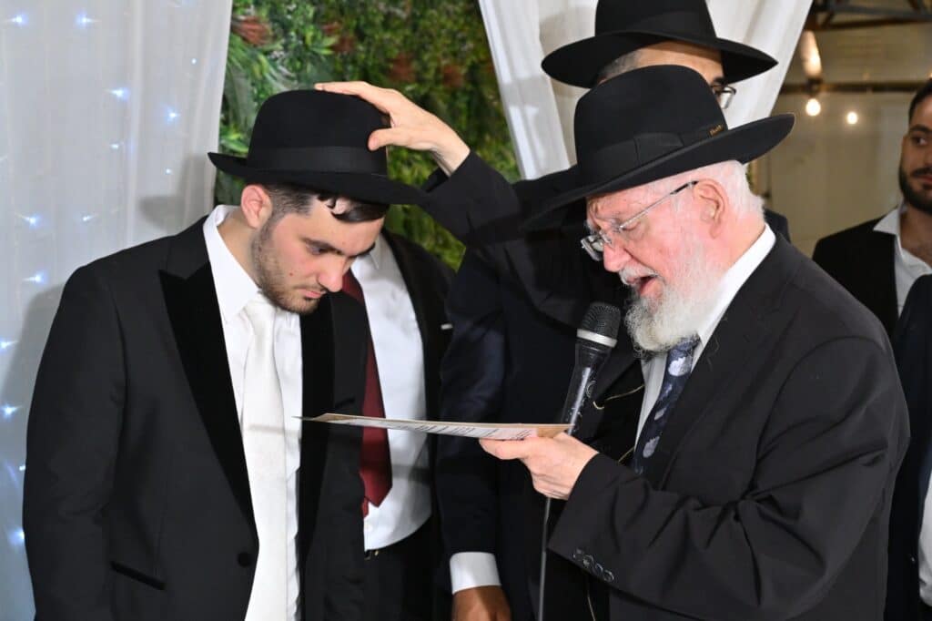ראש הישיבה הגיע מנתב"ג לחופת נכדתו עם החתן מג'רבא