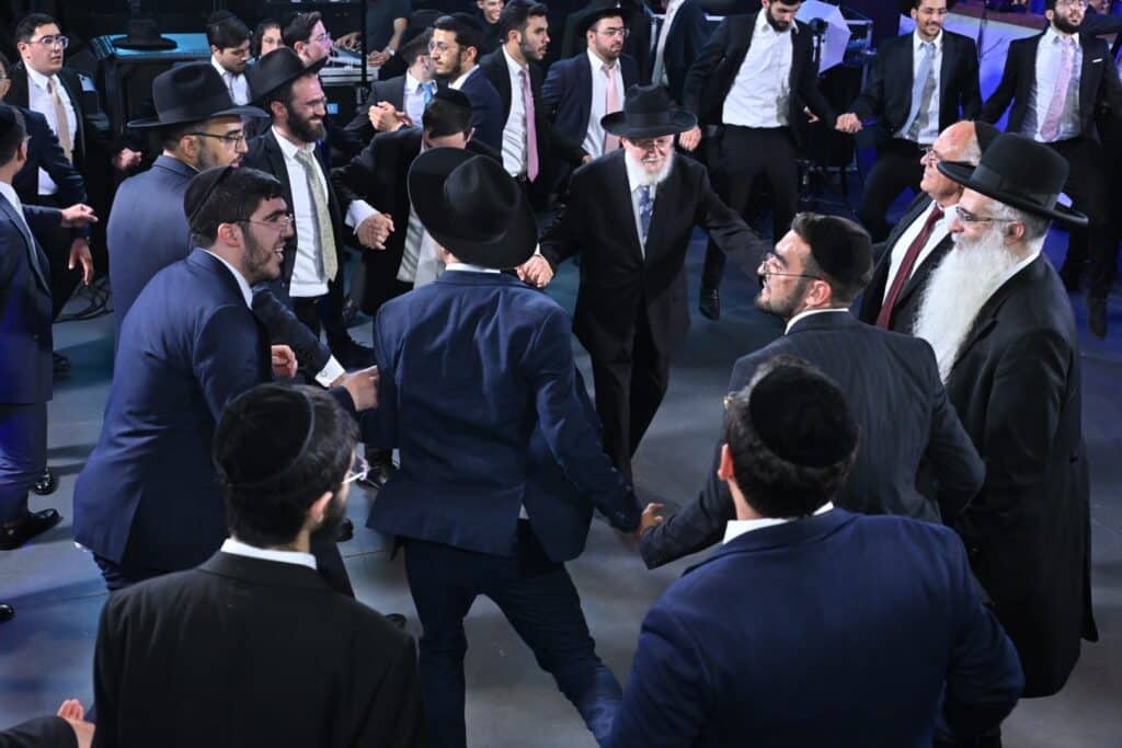 ראש הישיבה הגיע מנתב"ג לחופת נכדתו עם החתן מג'רבא