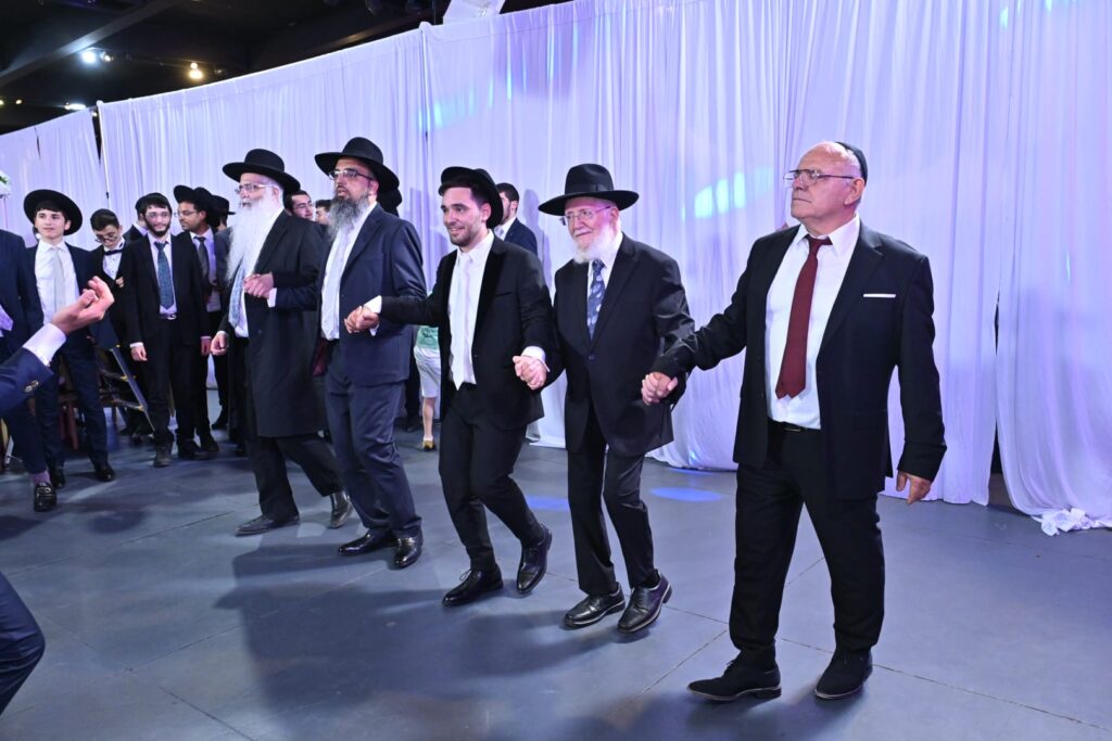 ראש הישיבה הגיע מנתב"ג לחופת נכדתו עם החתן מג'רבא