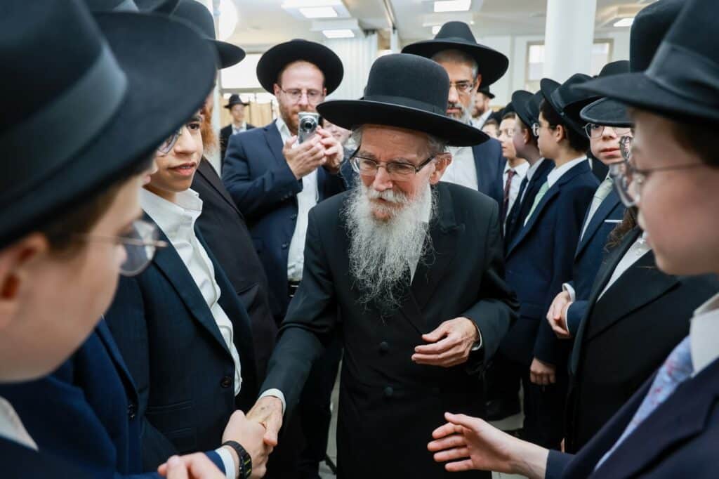 מעמד הסיומים בת"ת 'זכרון מאיר' ע"י תלמידי כיתות ח' מעמד הסיומים בת"ת 'זכרון מאיר' ע"י תלמידי כיתות ח'