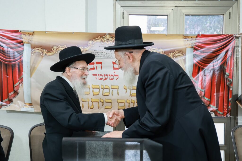 מעמד הסיומים בת"ת 'זכרון מאיר' ע"י תלמידי כיתות ח' מעמד הסיומים בת"ת 'זכרון מאיר' ע"י תלמידי כיתות ח'