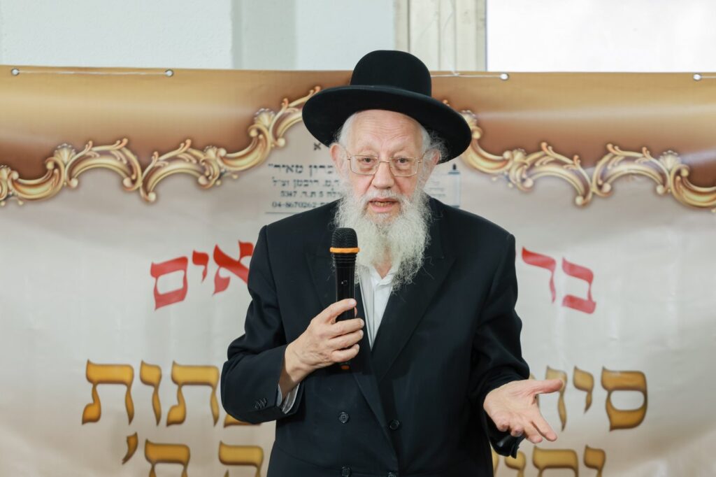מעמד הסיומים בת"ת 'זכרון מאיר' ע"י תלמידי כיתות ח' מעמד הסיומים בת"ת 'זכרון מאיר' ע"י תלמידי כיתות ח'