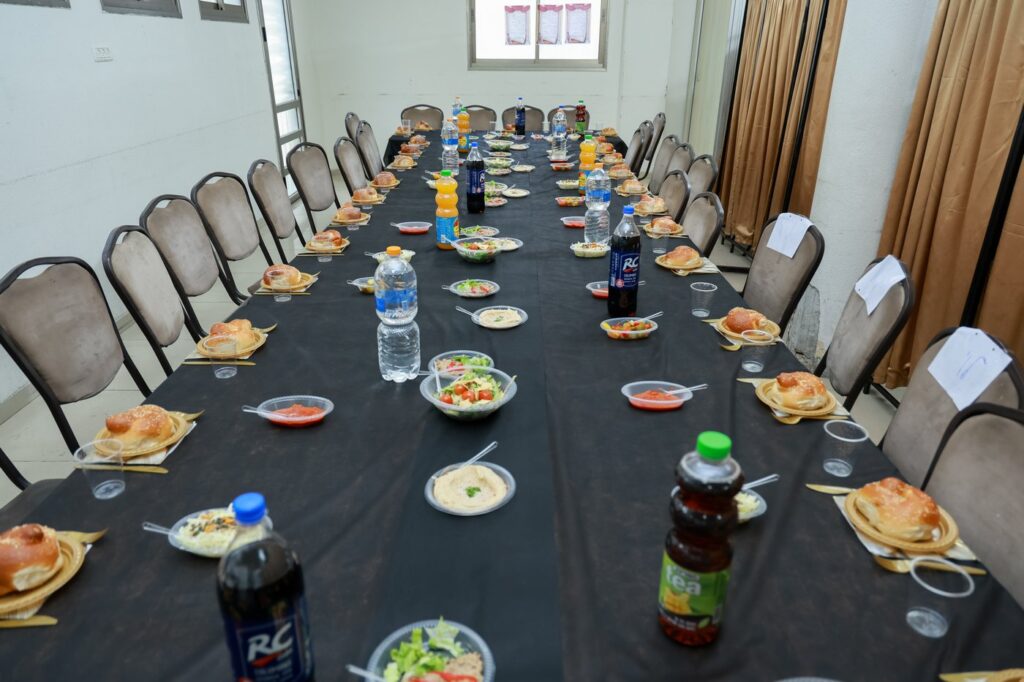 מעמד הסיומים בת"ת 'זכרון מאיר' ע"י תלמידי כיתות ח' מעמד הסיומים בת"ת 'זכרון מאיר' ע"י תלמידי כיתות ח'