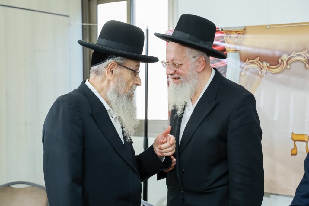 מעמד הסיומים בת"ת 'זכרון מאיר' ע"י תלמידי כיתות ח' מעמד הסיומים בת"ת 'זכרון מאיר' ע"י תלמידי כיתות ח'
