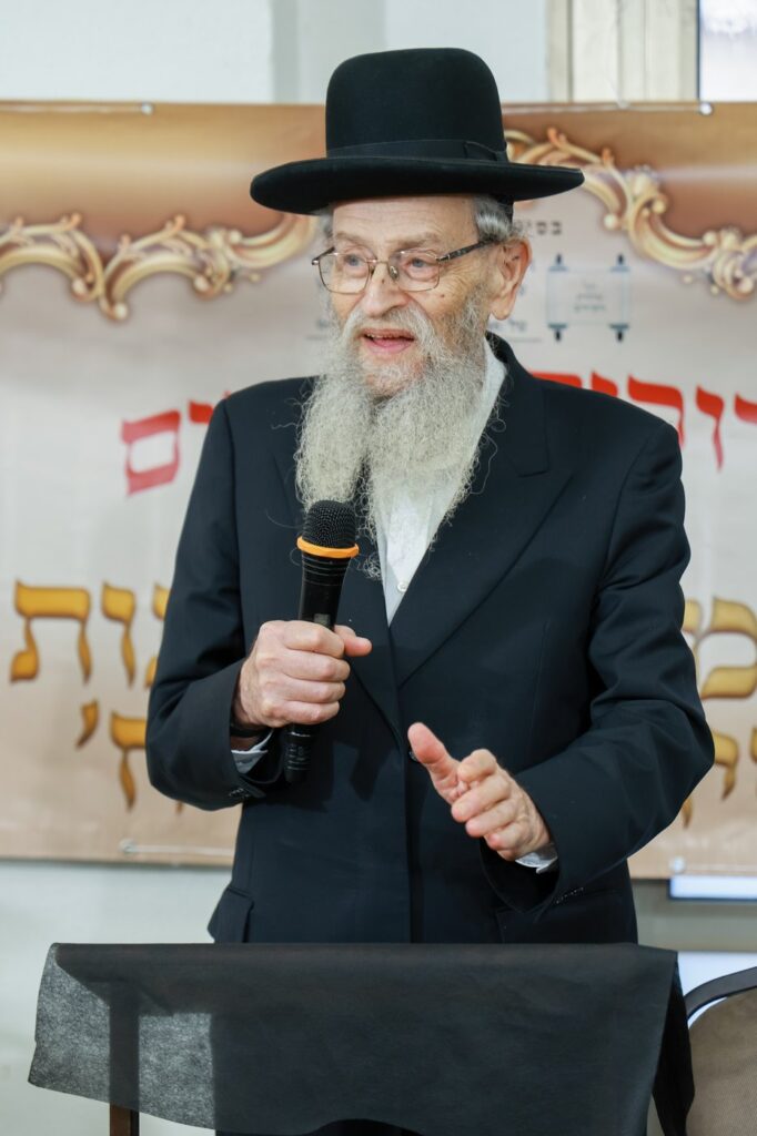 מעמד הסיומים בת"ת 'זכרון מאיר' ע"י תלמידי כיתות ח' מעמד הסיומים בת"ת 'זכרון מאיר' ע"י תלמידי כיתות ח'