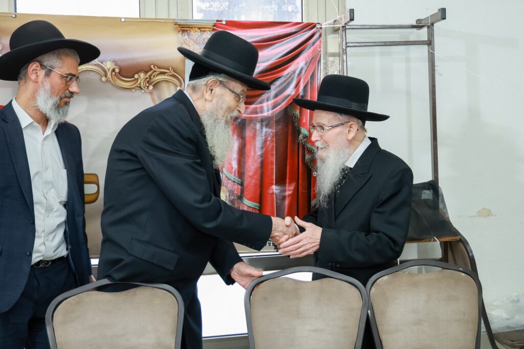 מעמד הסיומים בת"ת 'זכרון מאיר' ע"י תלמידי כיתות ח' מעמד הסיומים בת"ת 'זכרון מאיר' ע"י תלמידי כיתות ח'