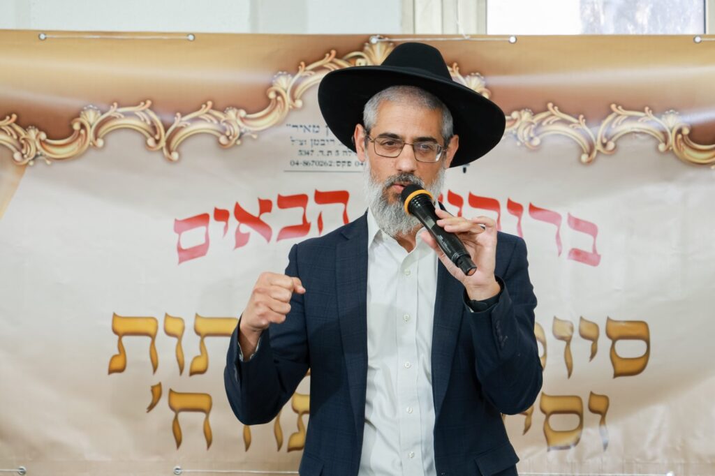 מעמד הסיומים בת"ת 'זכרון מאיר' ע"י תלמידי כיתות ח' מעמד הסיומים בת"ת 'זכרון מאיר' ע"י תלמידי כיתות ח'