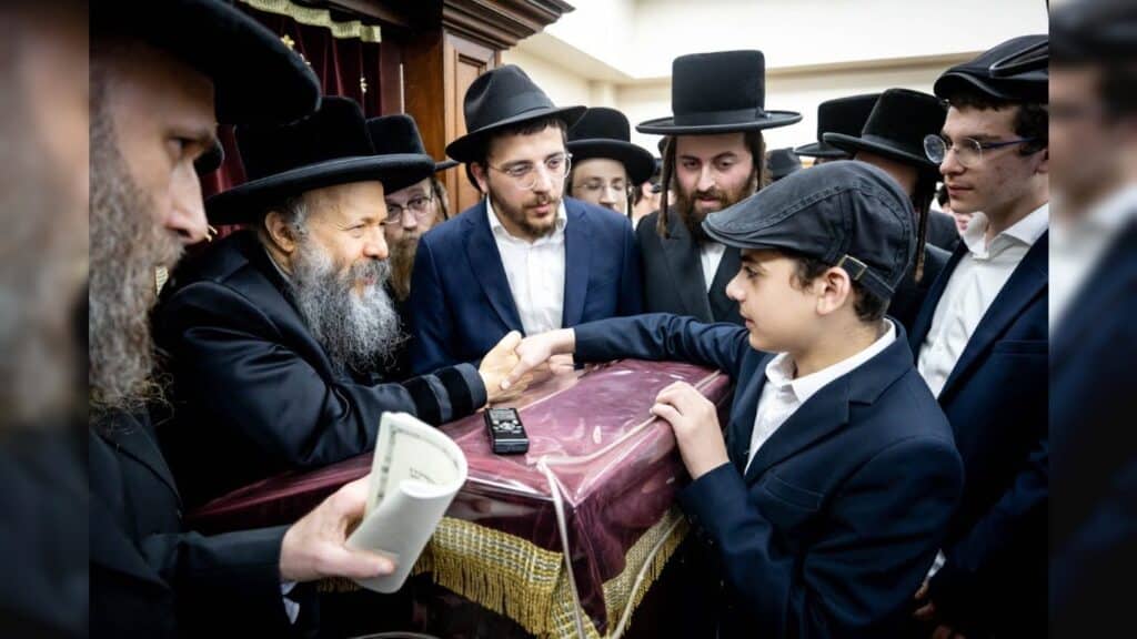 גלריה: תלמידי הישיבה ממוסקבה נבחנו אצל גדולי הדור בארה"ב