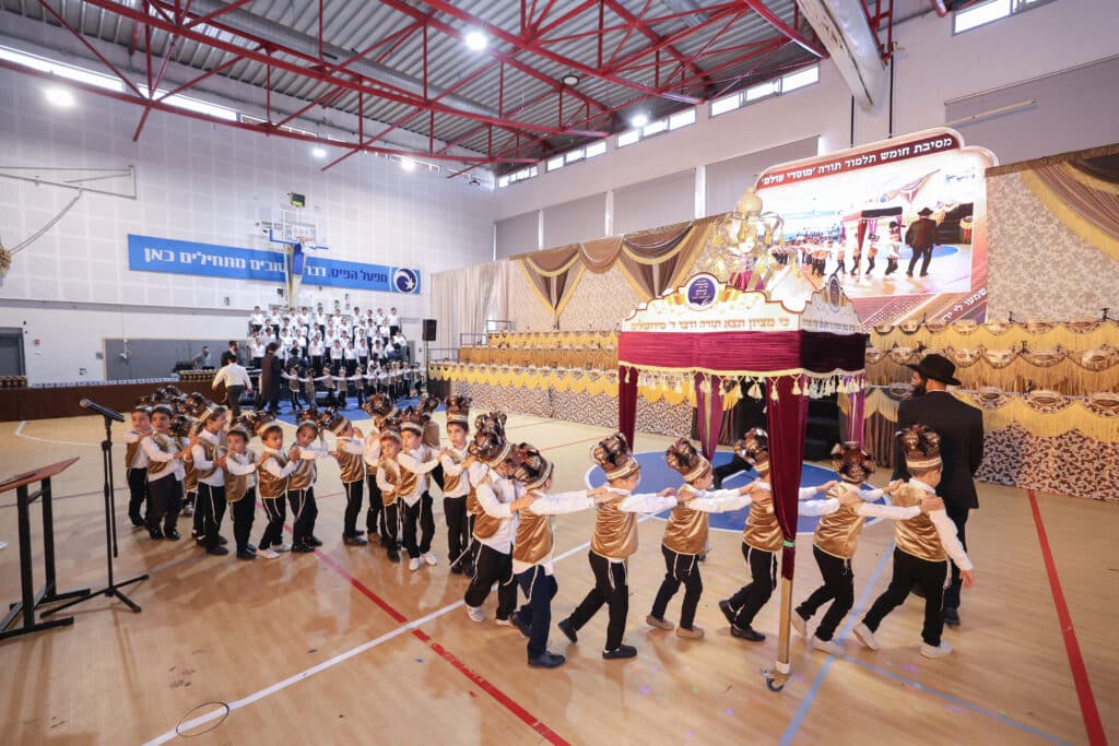 גלריה: ילדי 'מוסדי עולם' במסיבת חומש מרגשת