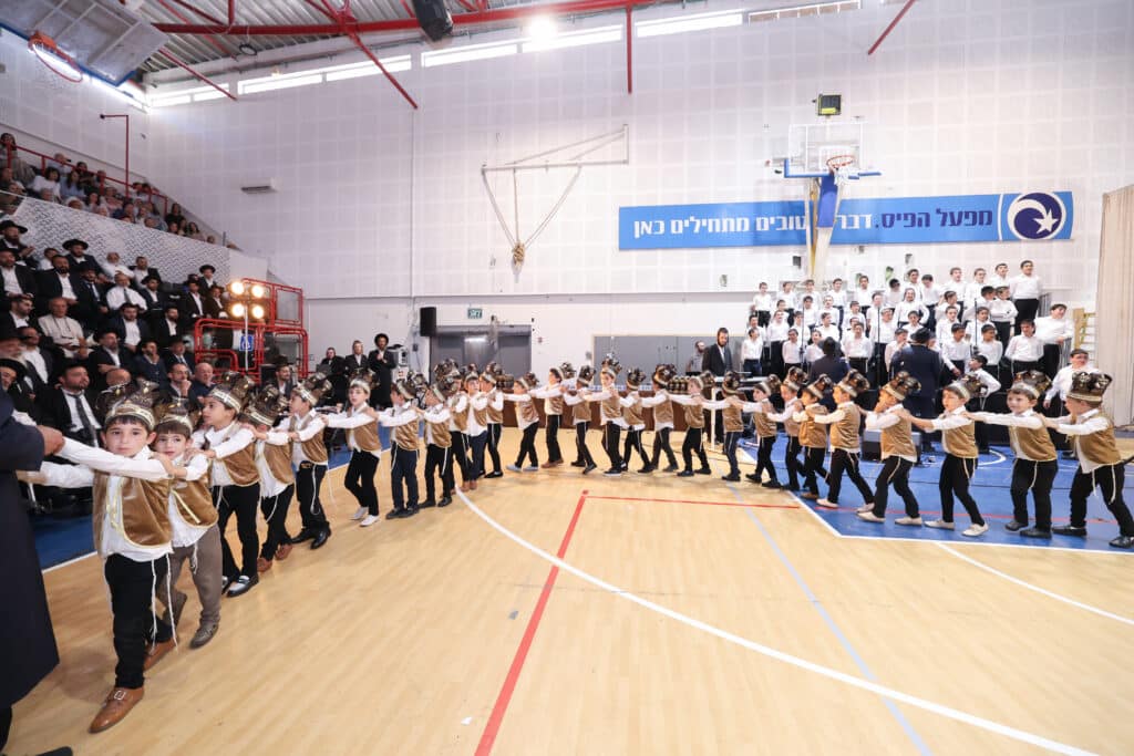 גלריה: ילדי 'מוסדי עולם' במסיבת חומש מרגשת